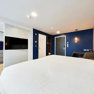 Roomzzz Aparthotel